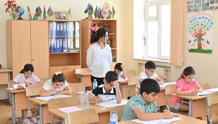 Siniflər boşalır, müəllimlər ixtisar olunur…