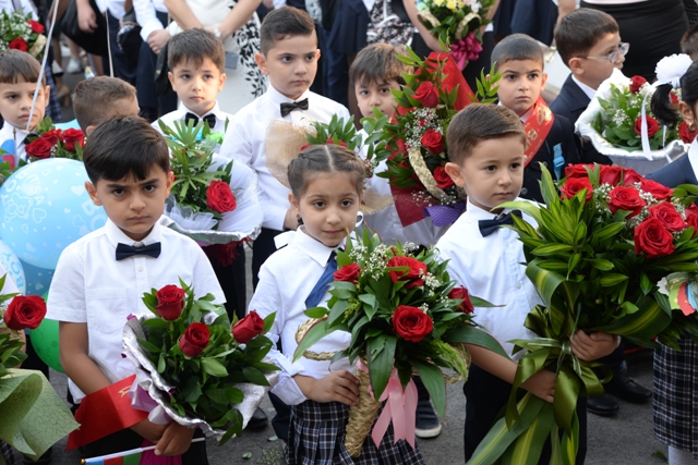 2,2 milyon nəfər üçün yeni tədris ili BAŞLAYIR
