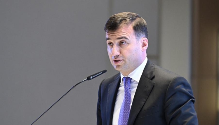 Komitə sədri 3 şöbə müdirini işdən çıxardı