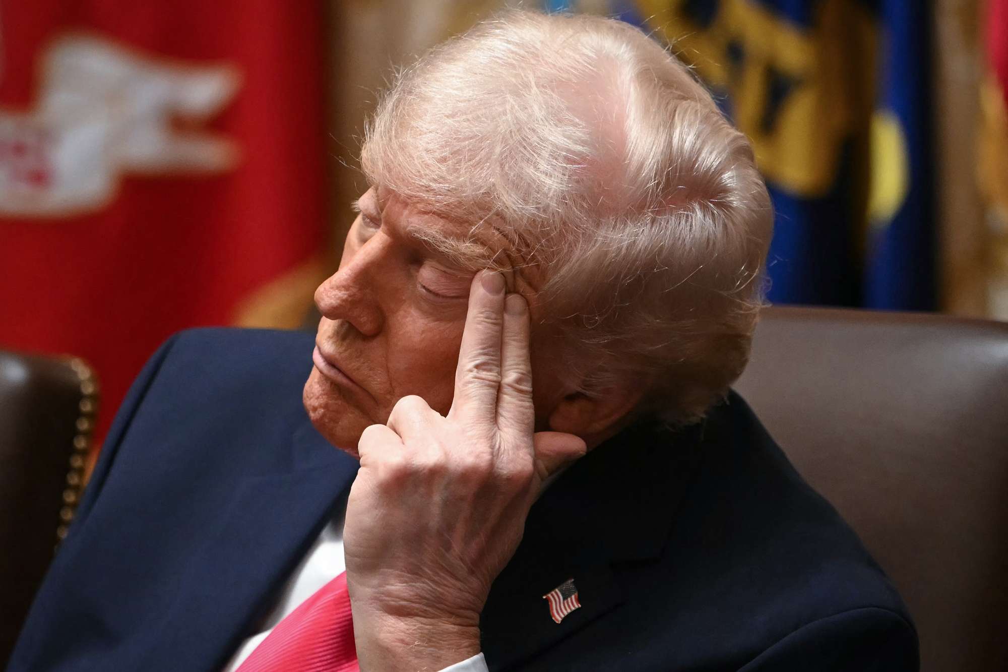ABŞ Prezidenti Donald Trampın reytinqi rekord minimuma düşür
