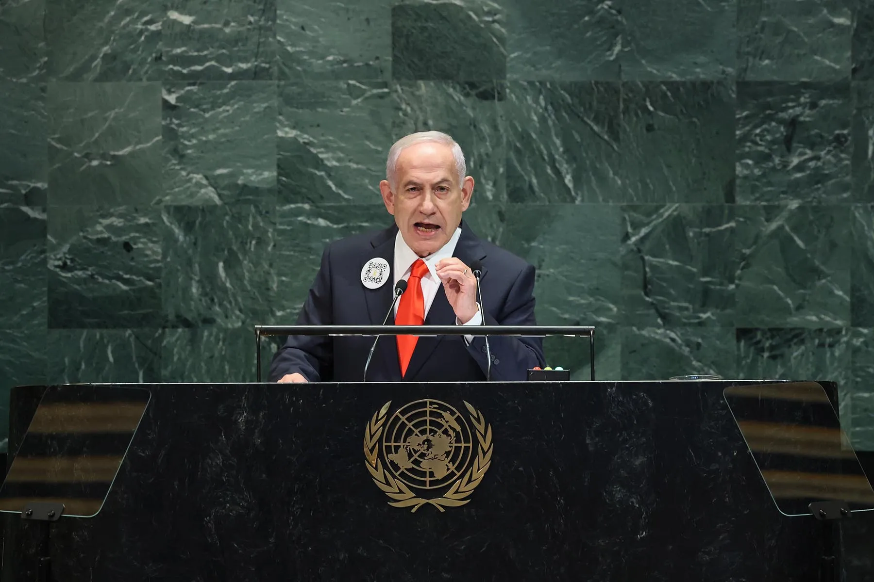 Netanyahu: "əgər bu zalda hələ də çıxıb getməyən hansısa mənəvi qorxaqlar qalıbsa, xahiş edirəm, bunu indi etsin”